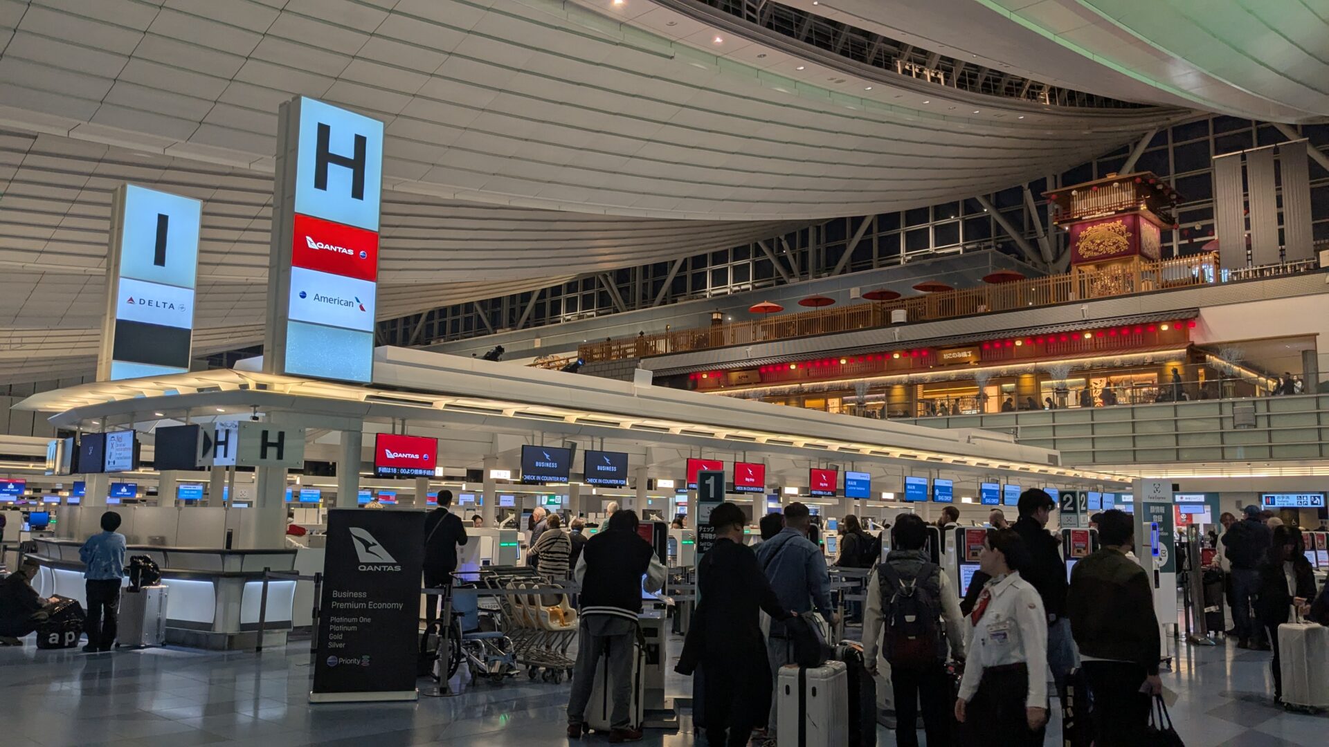 アメリカン航空のチェックインカウンター