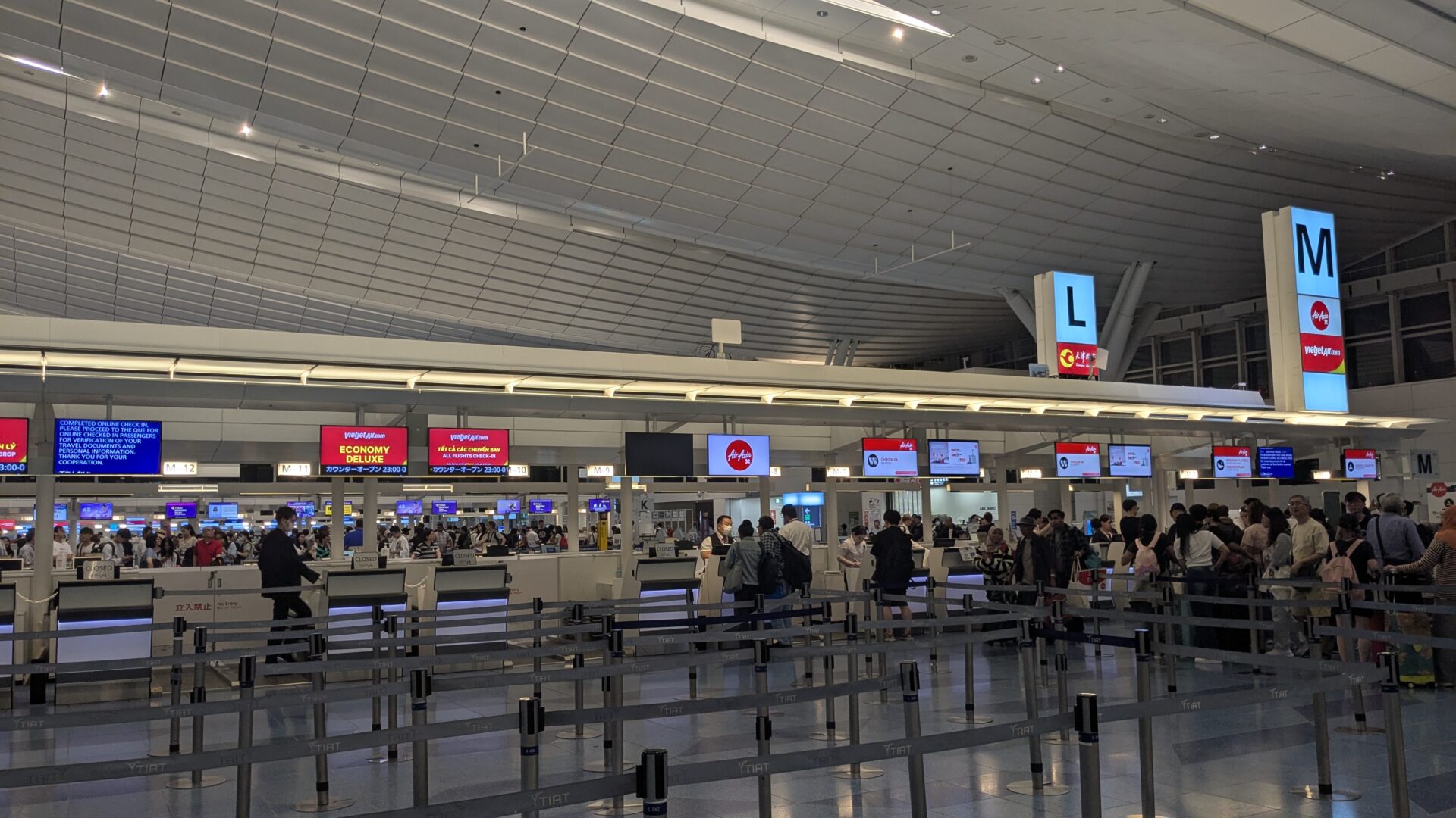 airasia-airline-checkin-counters-haneda-T3