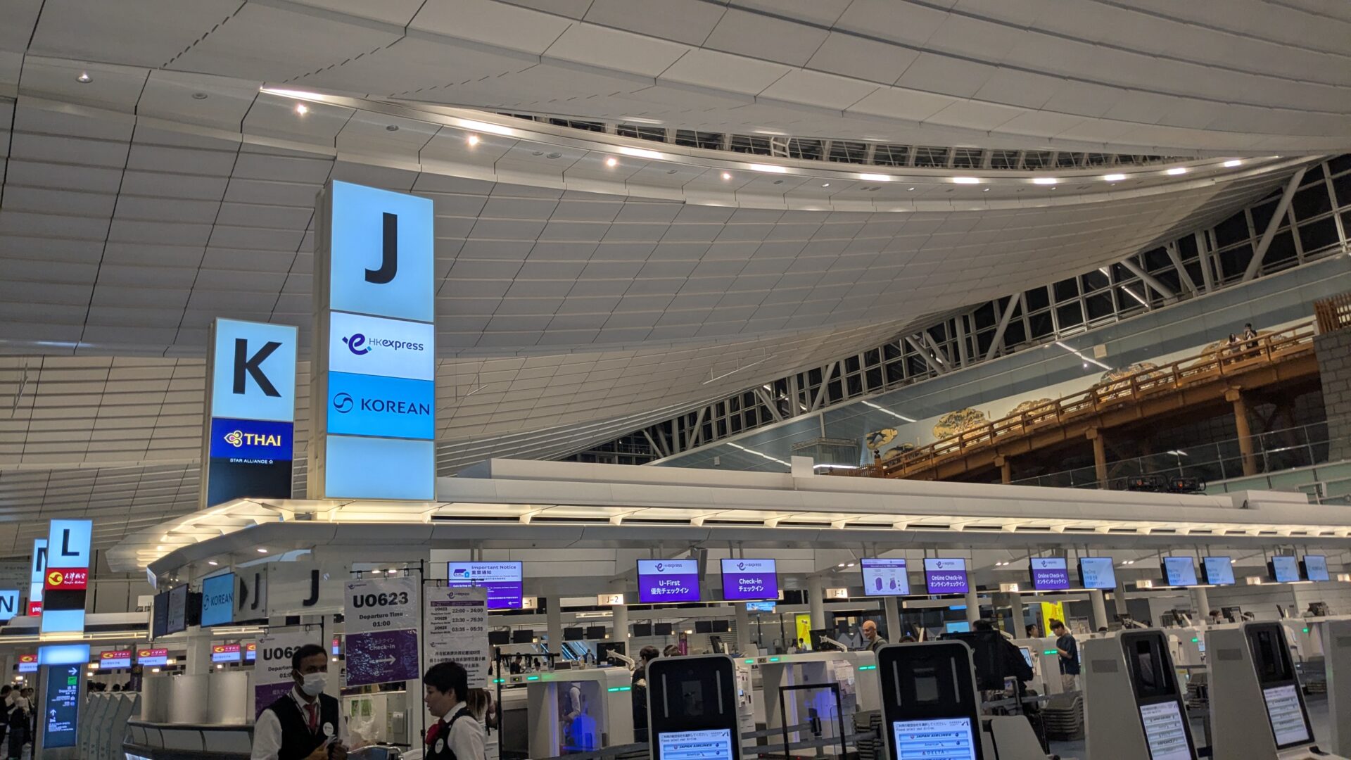 hkexpress-checkin-counters-at-haneda-T3