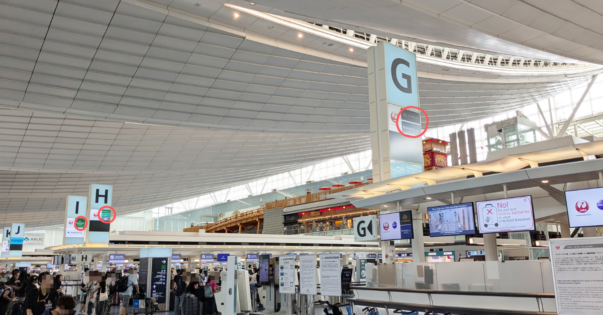JAL-checkin counters at haneda T3-international flight