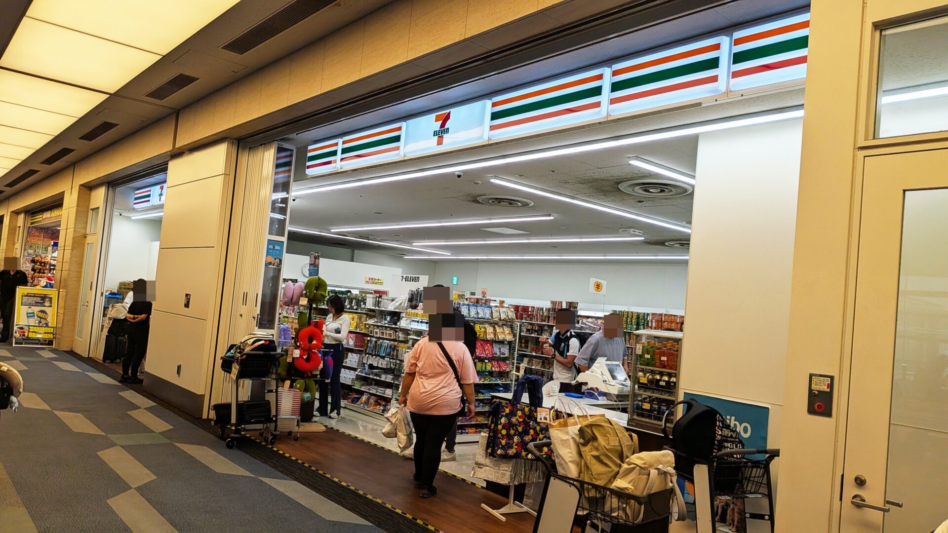 7eleven-haneda-airport-teminal3-post-security-area